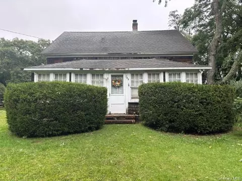 284 Church Ln, Aquebogue, NY 11931