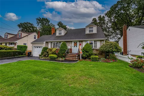 3884 Lincoln St, Seaford, NY 11783