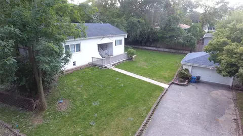 40 Flowerfield Rd, Sound Beach, NY 11789