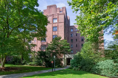 100 Ardsley Ave W #2-K, Greenburgh, NY 10503