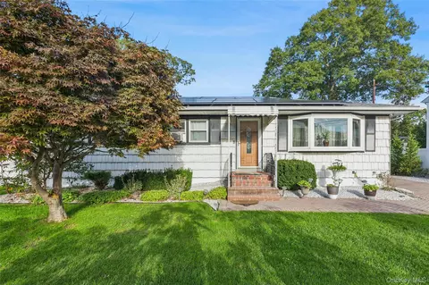 15 Pine Cone St, Middle Island, NY 11953
