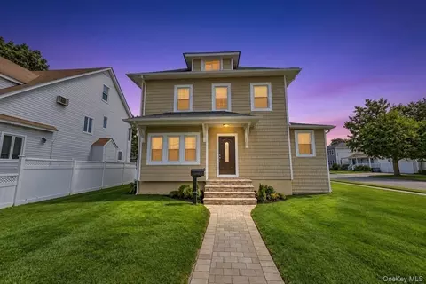 236 Plainview Rd, Hicksville, NY 11801