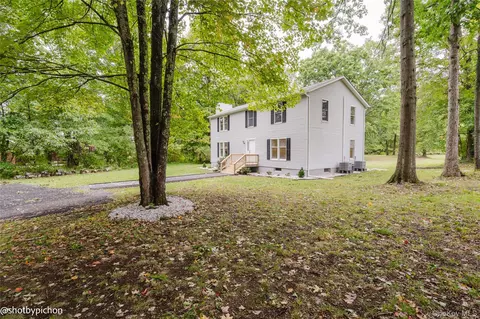 447 N Elting Corners Rd, Lloyd, NY 12528