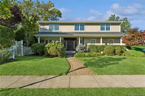 203 Regent Dr, Lido Beach, NY 11561