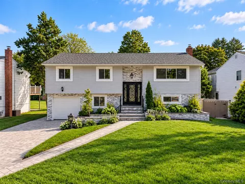 1059 Denton Ave, North Hempstead, NY 11040