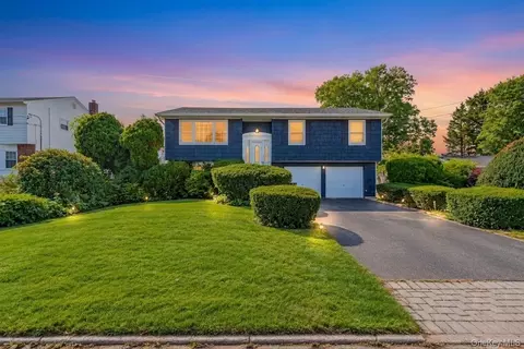 286 W 13th St, Deer Park, NY 11729