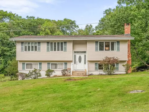 24 Dorchester Dr, Ramapo, NY 10952