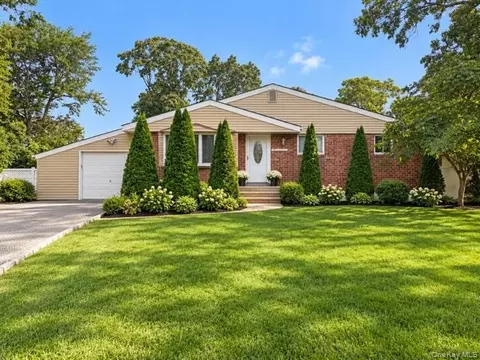 243 Vermont Ave, Bay Shore, NY 11706