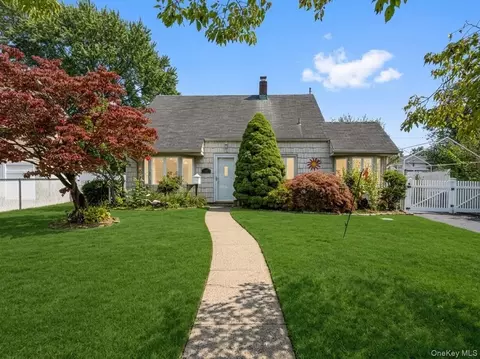 19 Curve Ln, Levittown, NY 11756