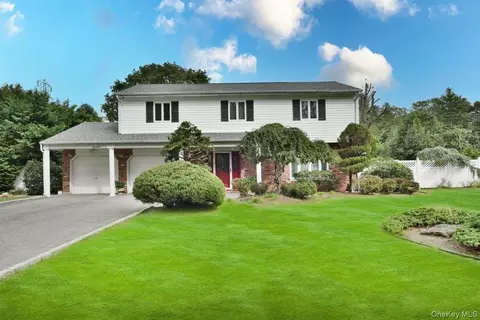 17 Greenvale Dr, East Northport, NY 11731