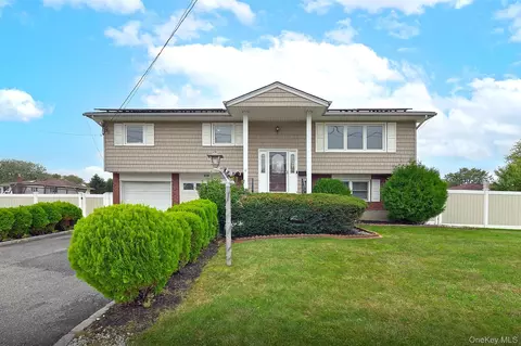 105 N Lewis Ave, Lindenhurst, NY 11757