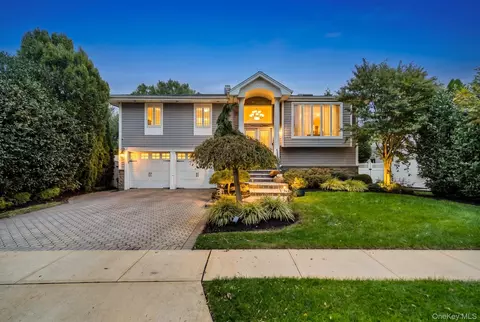 2817 Riverside Dr, Wantagh, NY 11793