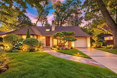 36 Range Dr, Merrick, NY 11566