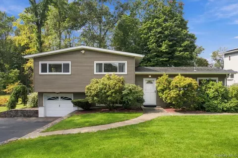 25 Fawn Ridge Dr, Cortlandt, NY 10567