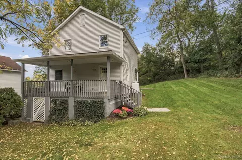 121 Canal St, Port Ewen, NY 12466