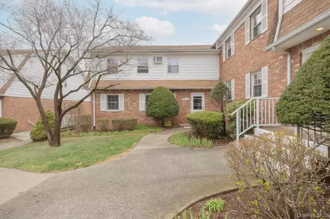 62 Parkside Dr #62, Ramapo, NY 10901