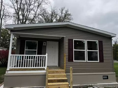 202 Brittany Ter, Rock Tavern, NY 12575