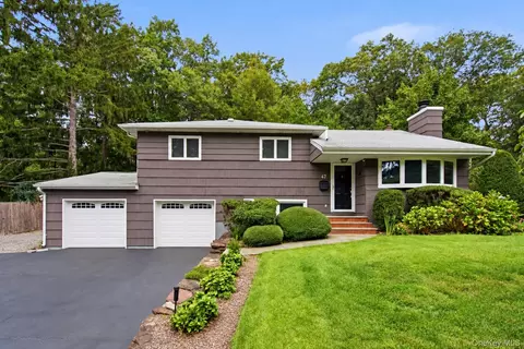 47 Grist Mill Ln, Huntington, NY 11743