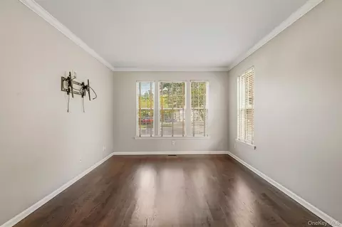 Living - 24 Ford Ct, Monroe, NY 10950 photo 2 of 8