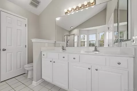 Bath - 24 Ford Ct, Monroe, NY 10950 photo 3 of 5