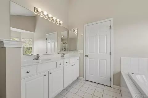 Bath - 24 Ford Ct, Monroe, NY 10950 photo 4 of 5