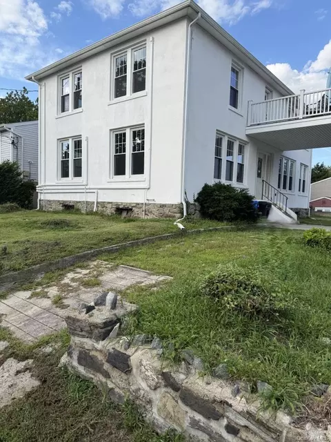 82 Marquand Ave, Yonkers, NY 10708