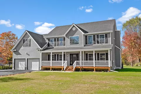 20 Valley View Ct, Walden, NY 12586