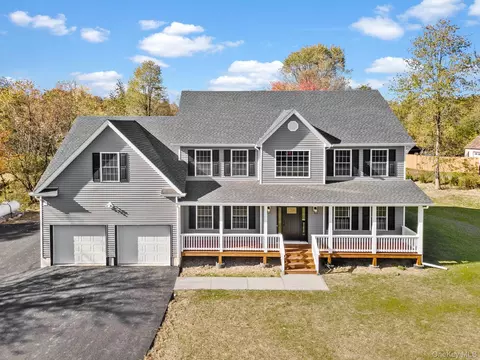 20 Valley View Ct, Walden, NY 12586