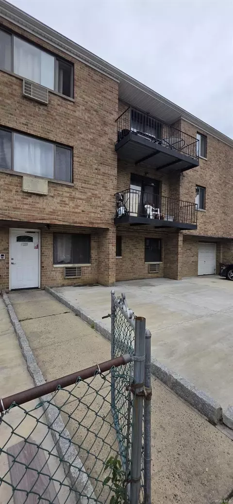3233 Ely Ave, New York, NY 10469