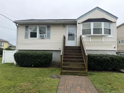 90 4th Ave, East Rockaway, NY 11518