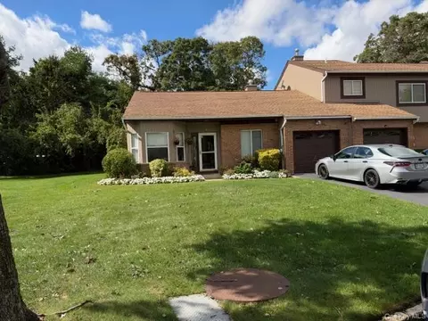 6 Timber Ridge Dr #6, Holtsville, NY 11742