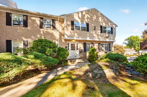 284 Parkside Dr, Ramapo, NY 10901