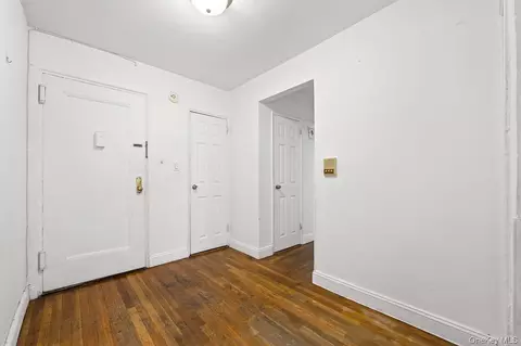 150-20 71st St #4K, Flushing, NY 11367