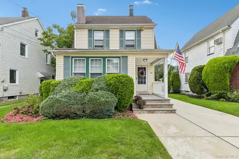 27 Juniper Ave, North Hempstead, NY 11501