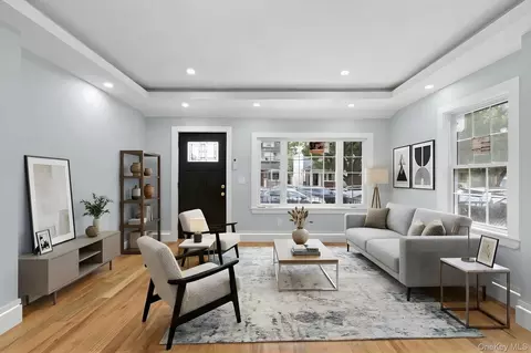 11638 219th St, New York, NY 11411