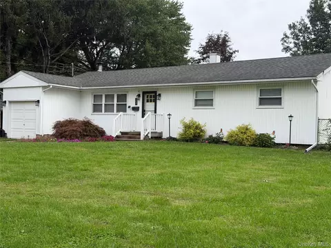 33 Jarvin Rd, Port Jefferson Station, NY 11776