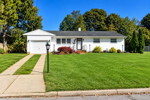 33 Jarvin Rd, Port Jefferson Station, NY 11776