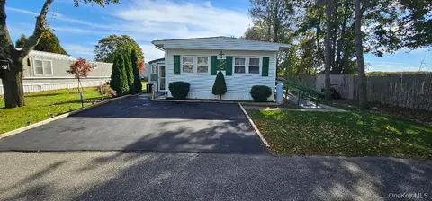 703 Fresh Pond Ave #101, Calverton, NY 11933