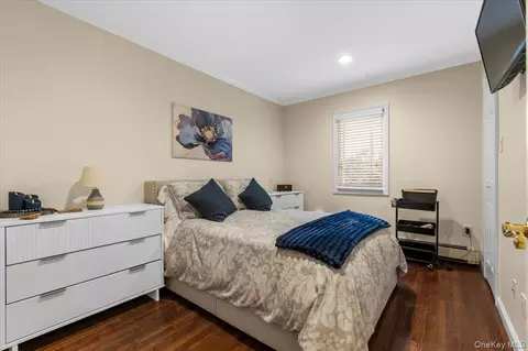 Bedroom - 3 Jerold St, Plainview, NY 11803 photo 3 of 4