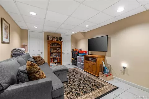 Bedroom - 3 Jerold St, Plainview, NY 11803 photo 4 of 4