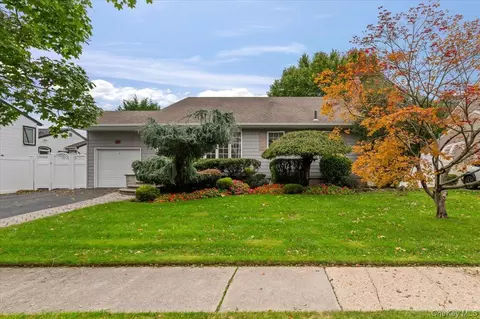 Exterior - 3 Jerold St, Plainview, NY 11803 photo 6 of 6