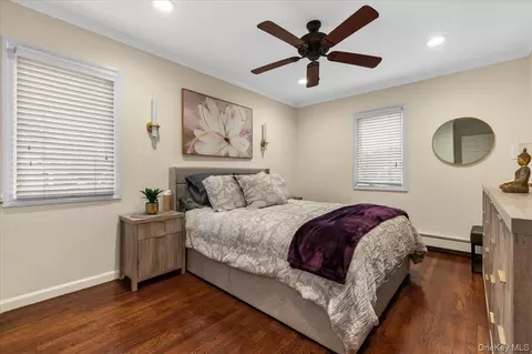 Bedroom - 3 Jerold St, Plainview, NY 11803 photo 2 of 4
