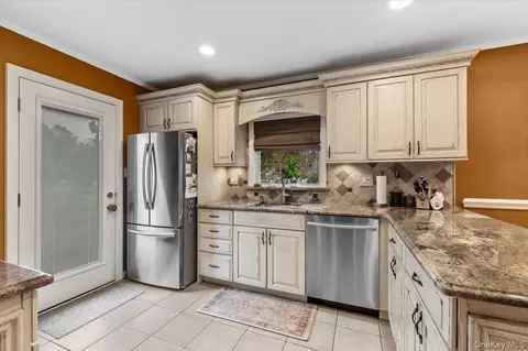 Kitchen - 3 Jerold St, Plainview, NY 11803 photo 1 of 1
