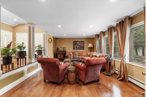 Living - 3 Jerold St, Plainview, NY 11803 photo 1 of 2
