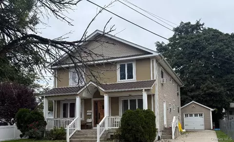 346 Sheridan St, North Hempstead, NY 11590