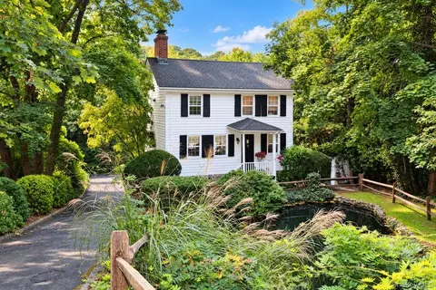80 E Broadway, North Hempstead, NY 11576