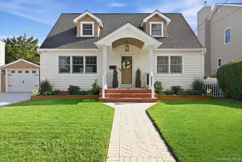 67 Raff Ave, North Hempstead, NY 11501