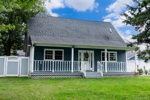 1369 N Clinton Ave, Bay Shore, NY 11706
