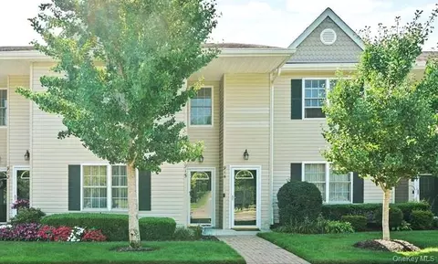 915 Altessa Blvd, Melville, NY 11747