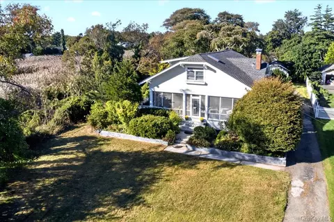 81 Oak Rd, Bayport, NY 11705